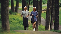 Anziani che corrono