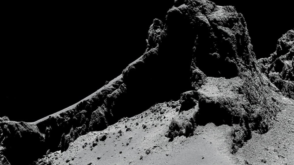 La superficie della cometa 67P/Churyumov-Gerasimenko "fotografata" da Osiris