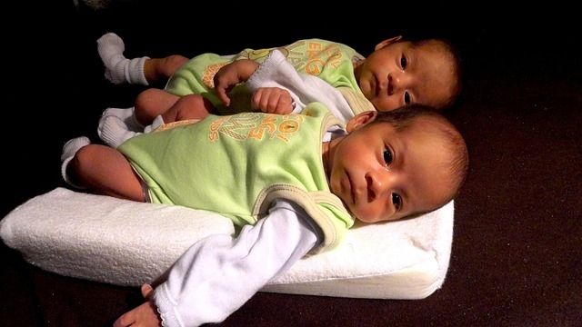 Neonati gemelli