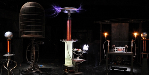 Una scena dello spettacolo Nikola Tesla. Lectures