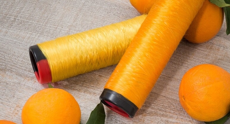 Bucce di arancia per realizzare tessuti
